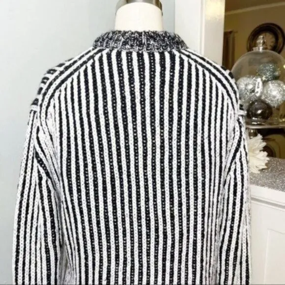 Elizabeth and James Black Striped Chunky Knit Crewneck Sweater Small
