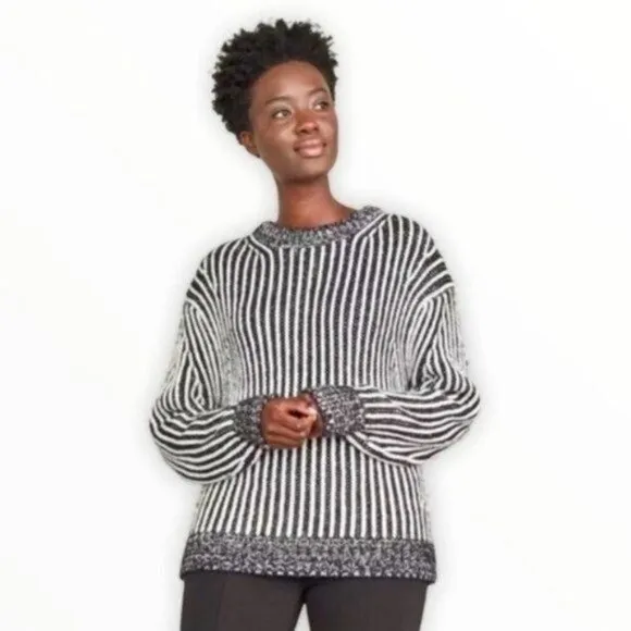 Elizabeth and James Black Striped Chunky Knit Crewneck Sweater Small