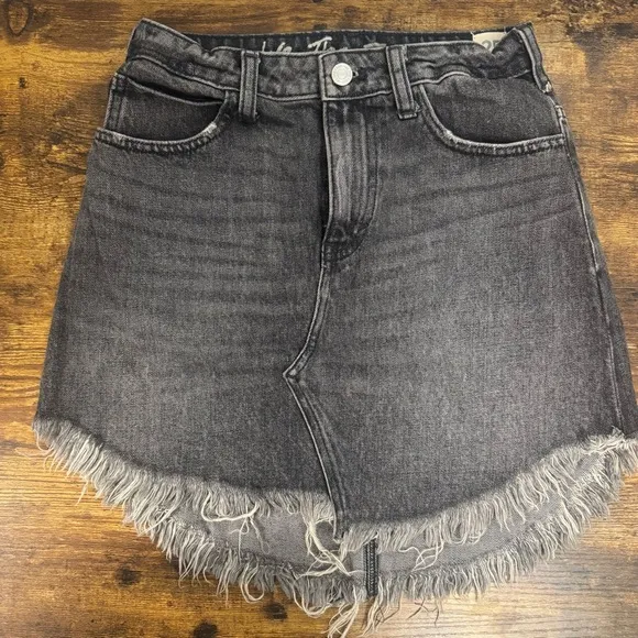 Free People Bailey Maverick Denim Raw hem Mini Skirt-Size 25 NWOT