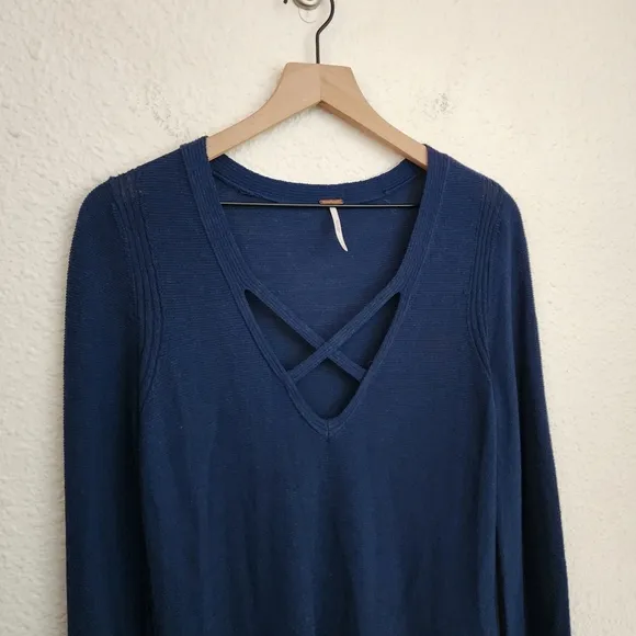 Free People Crisscross Tunic Sweater Women's Size Medium in Midnight NWT $98