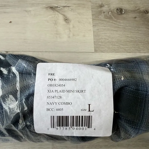 Free people Xia Plaid Asymmetrical Skirt Navy Combo Large NWT in packaging