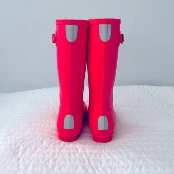 Girl’s Hunter Boots in Hyper Pink
