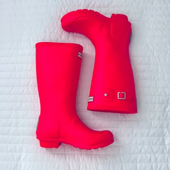Girl’s Hunter Boots in Hyper Pink