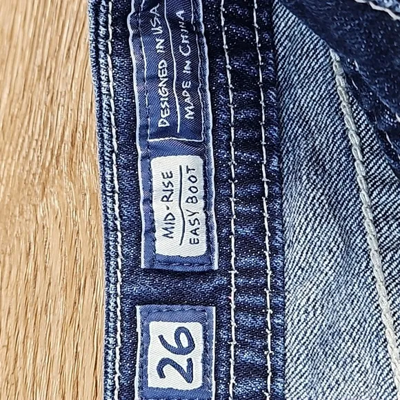 Miss Me Easy Boot Mid Rise Curvy Fit Embroidered Flap Pocket Dark Wash Jean