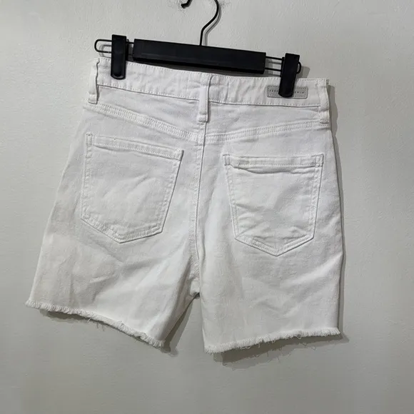 Sanctuary Ivory 5” Inseam Jean Shorts High-Waisted Frayed Hem NWT