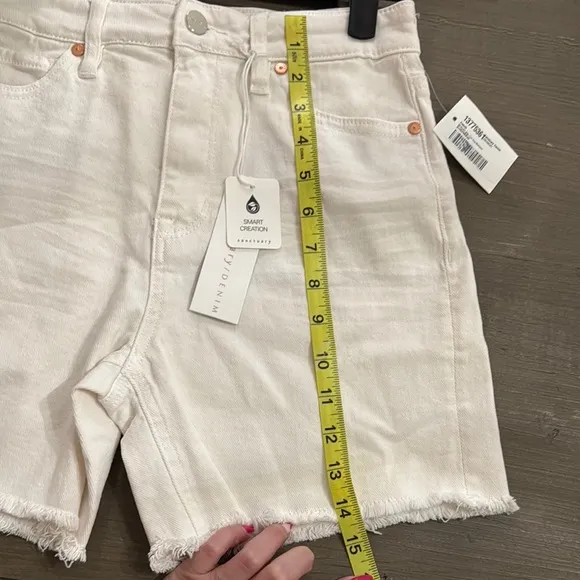 Sanctuary Ivory 5” Inseam Jean Shorts High-Waisted Frayed Hem NWT