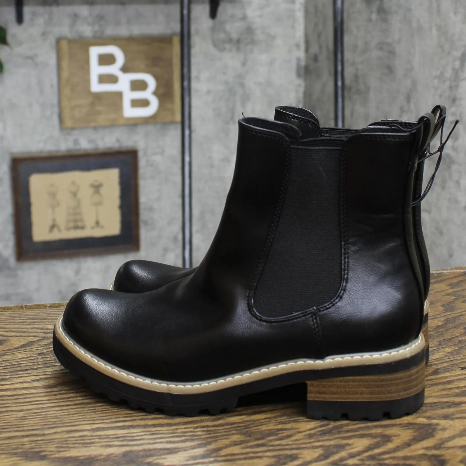 Universal Thread Women's Celina Chelsea Boots 88075636 Black 7.5M