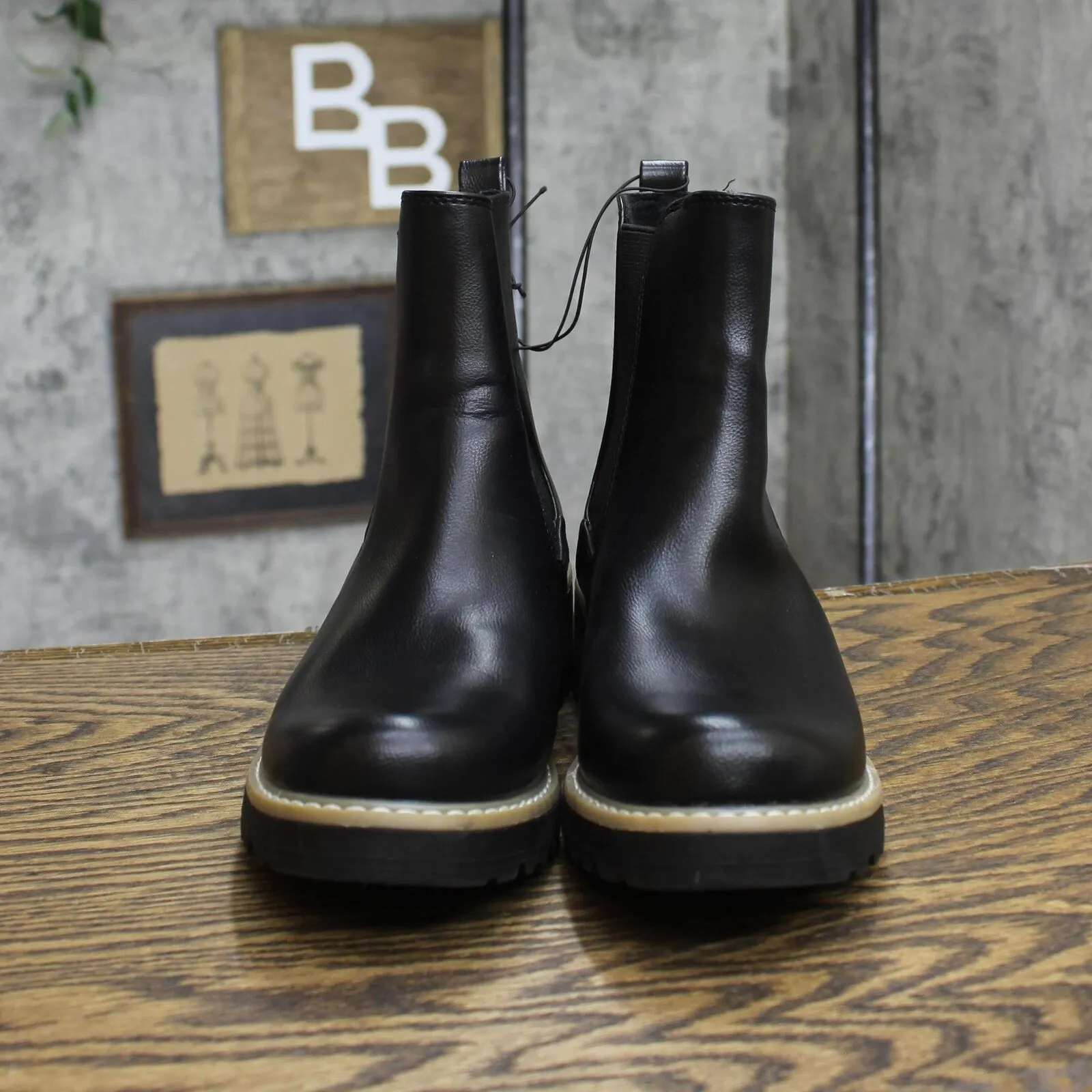 Universal Thread Women's Celina Chelsea Boots 88075636 Black 7.5M